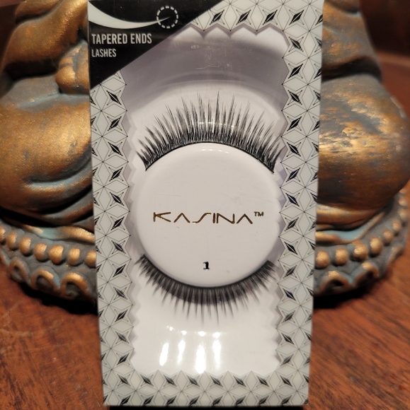 Strip Lashes - Picture 1 of 3